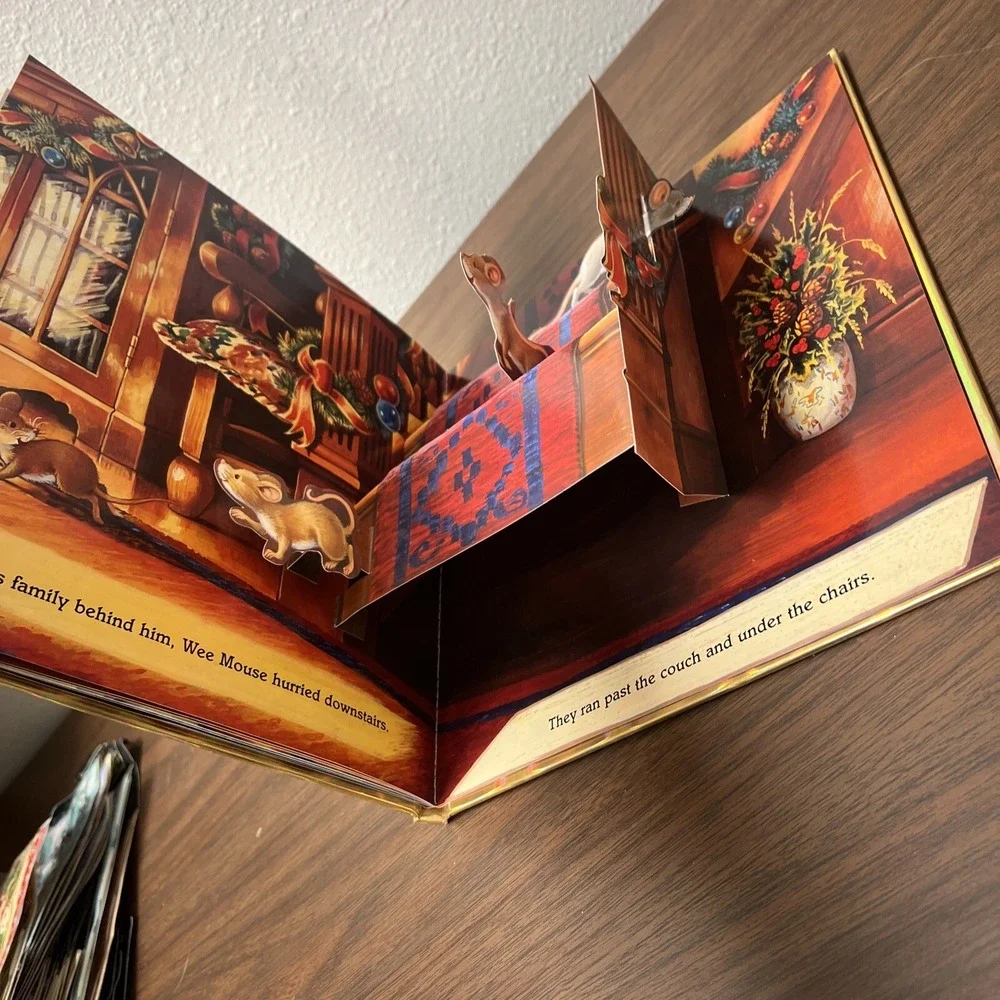 Pop Up The‎ Christmas Surprise: A Classic Mouse Family Tale (Kidsbooks, 2006)
